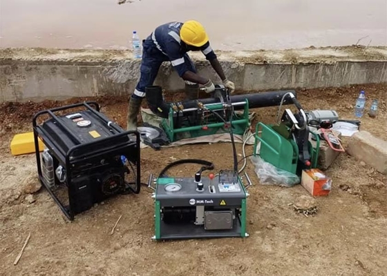 HDPE Su Temini İçin Etkili Sonsuz Dişli Tahrikli Freze Kesici Alın Kaynak Makineleri